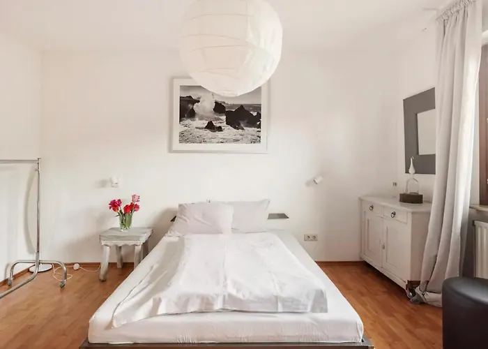 Helle - Angebunden - Duesseldorf Appartement Kaarst