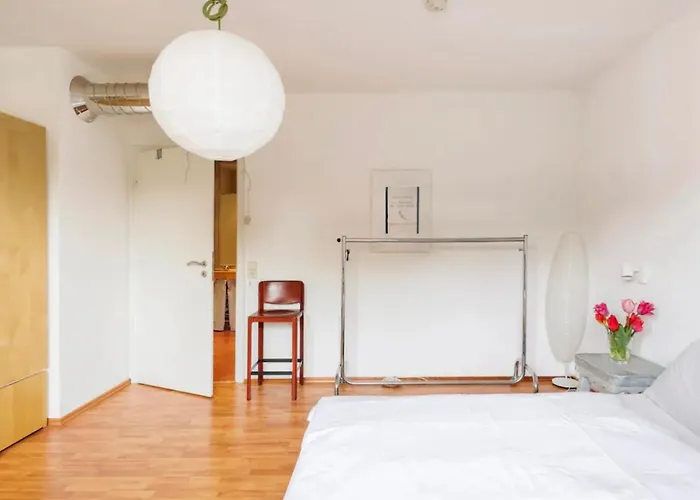 Helle - Angebunden - Duesseldorf Appartement *